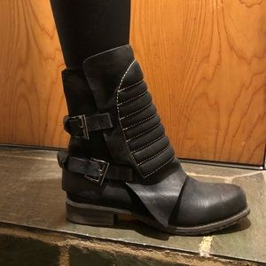 Black Combat Boots, once worn, in great condition